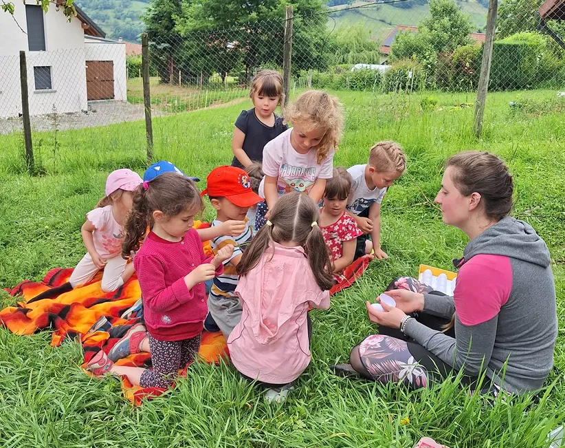 Enfants en pique-nique